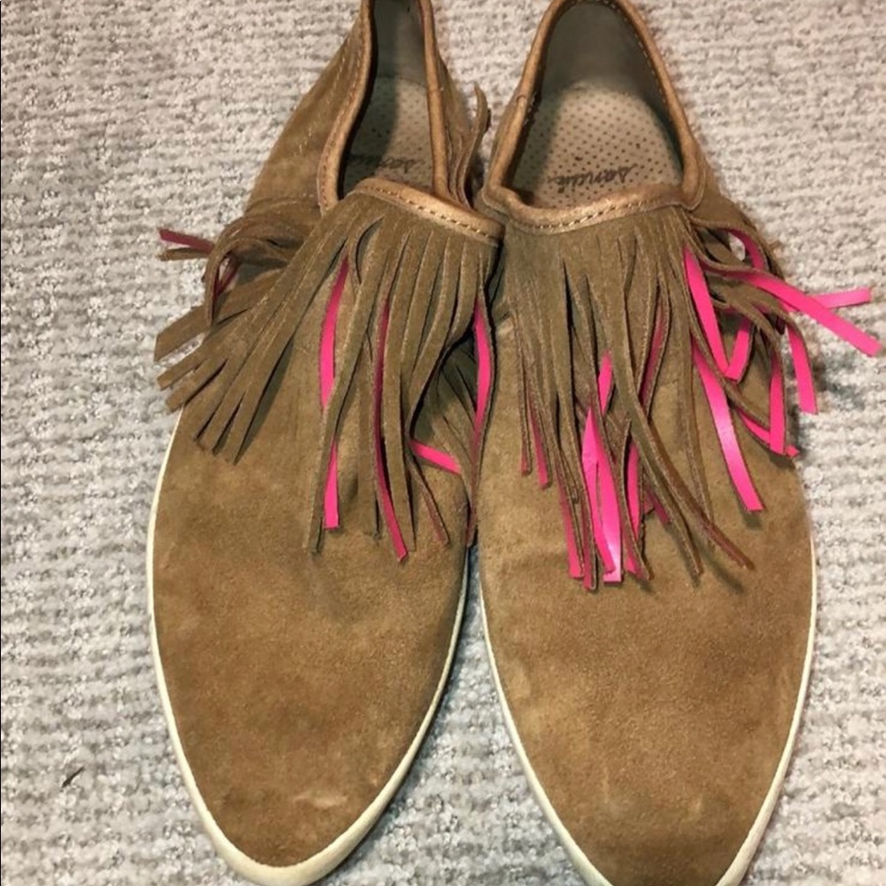 Sanuk fringe moccasin